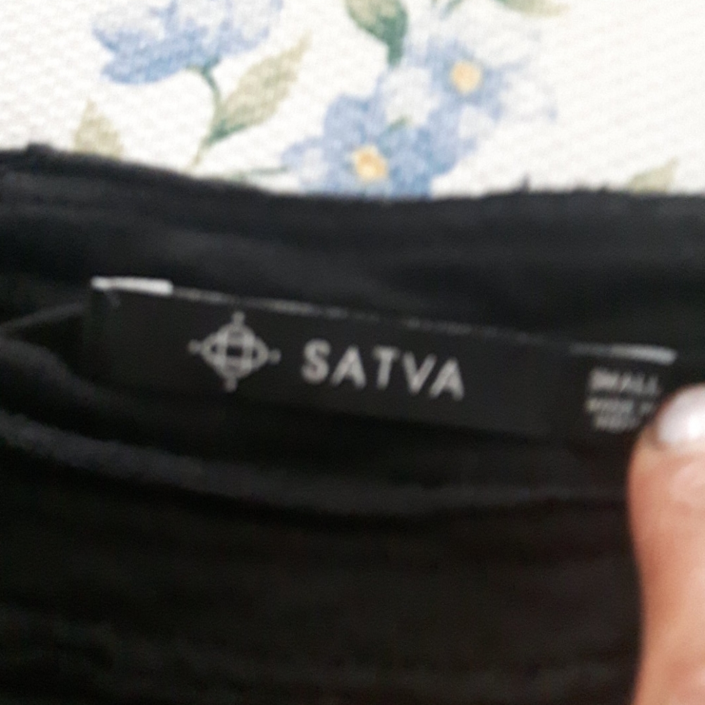 Size S Satva short sleeve black sweater - Picture 8 of 9